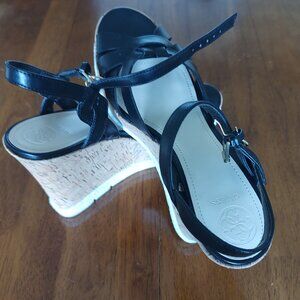 Guess Dorcie 2 Platform Sandals - Size 10M